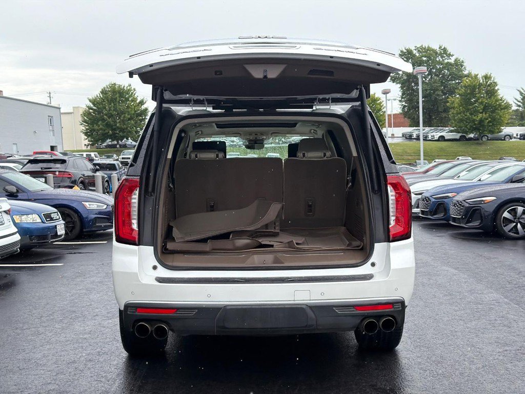 Used 2023 GMC Yukon XL Denali w/ Denali Reserve Package AWD/4WD image 4