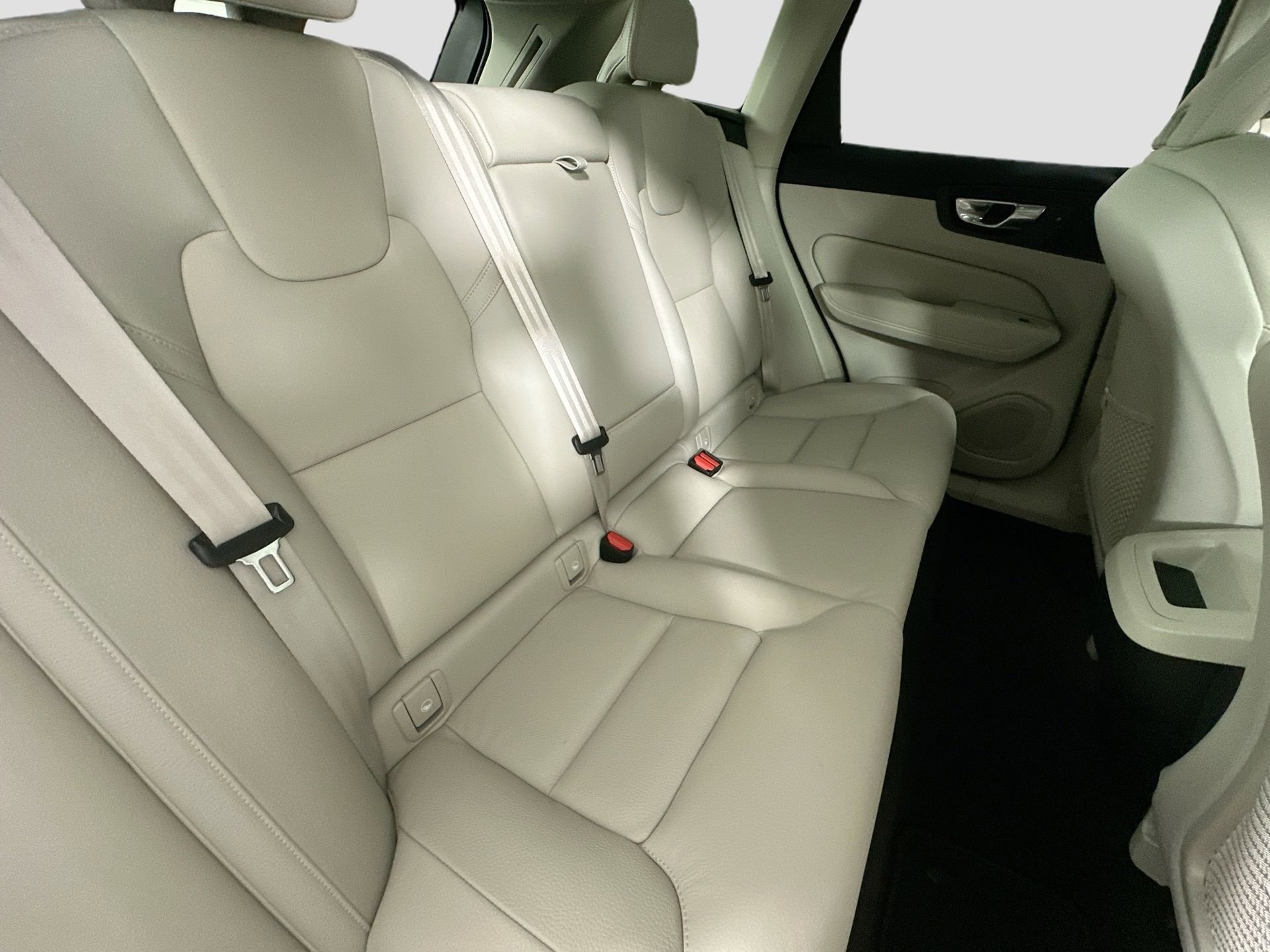 Used 2023 Volvo XC60 B5 Plus w/ Climate Package image 28