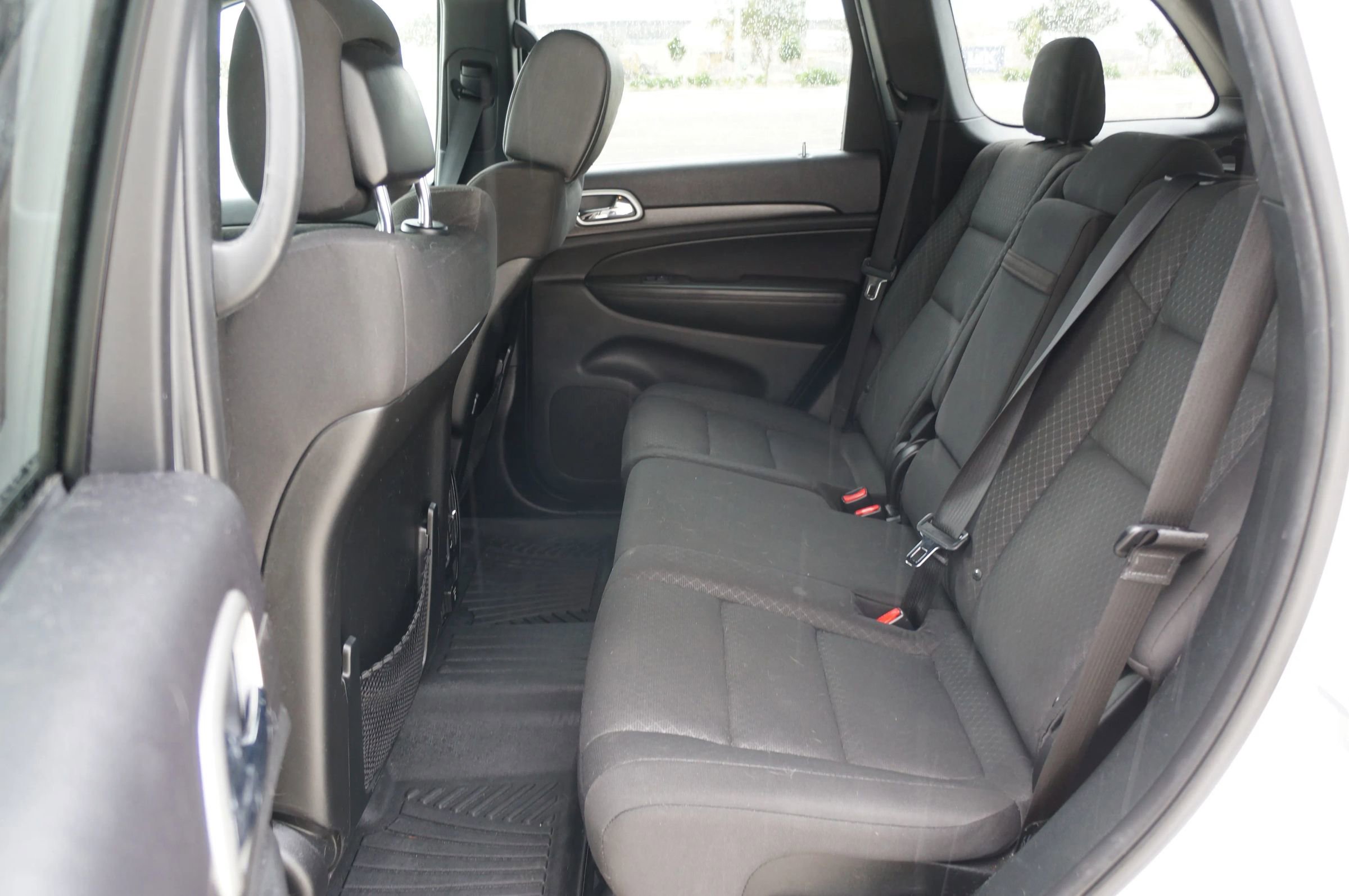 Used 2018 Jeep Grand Cherokee Laredo image 28