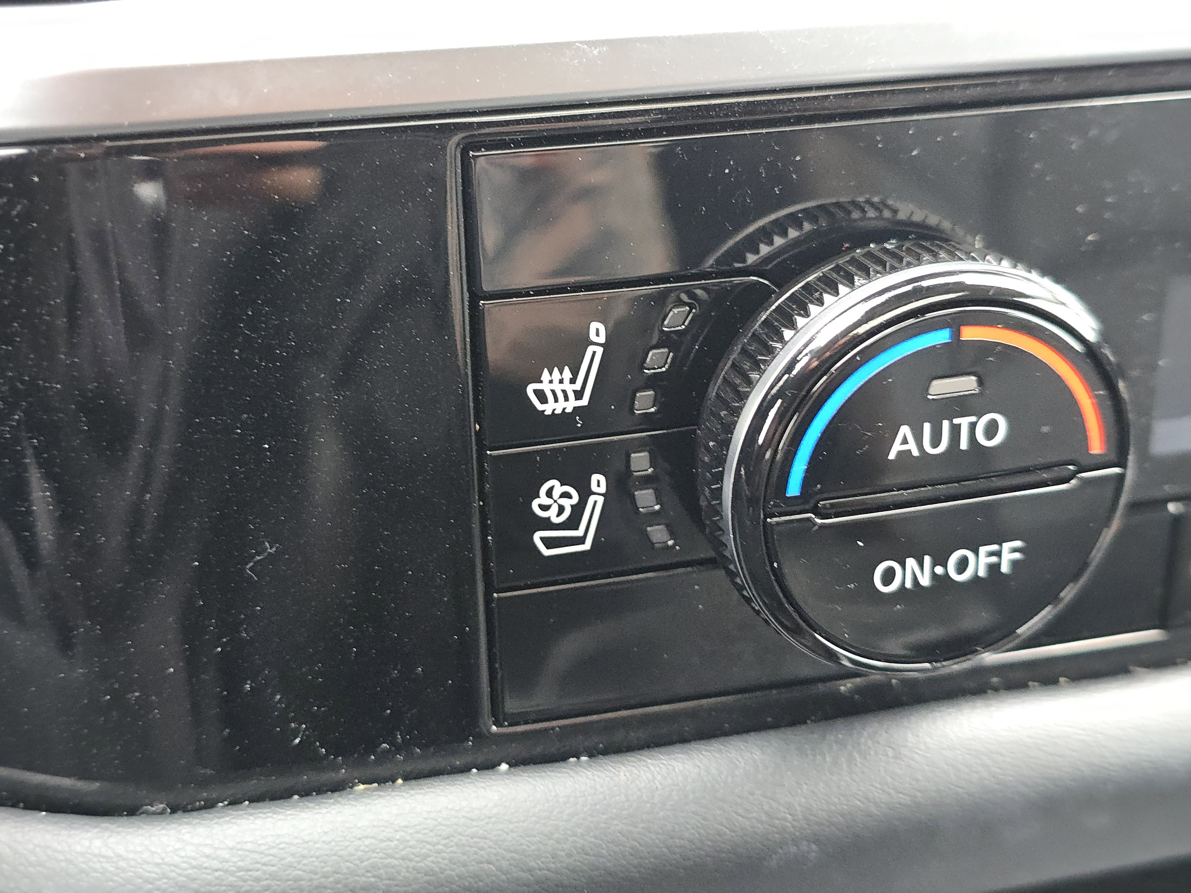 Used 2024 Nissan Pathfinder Platinum image 12