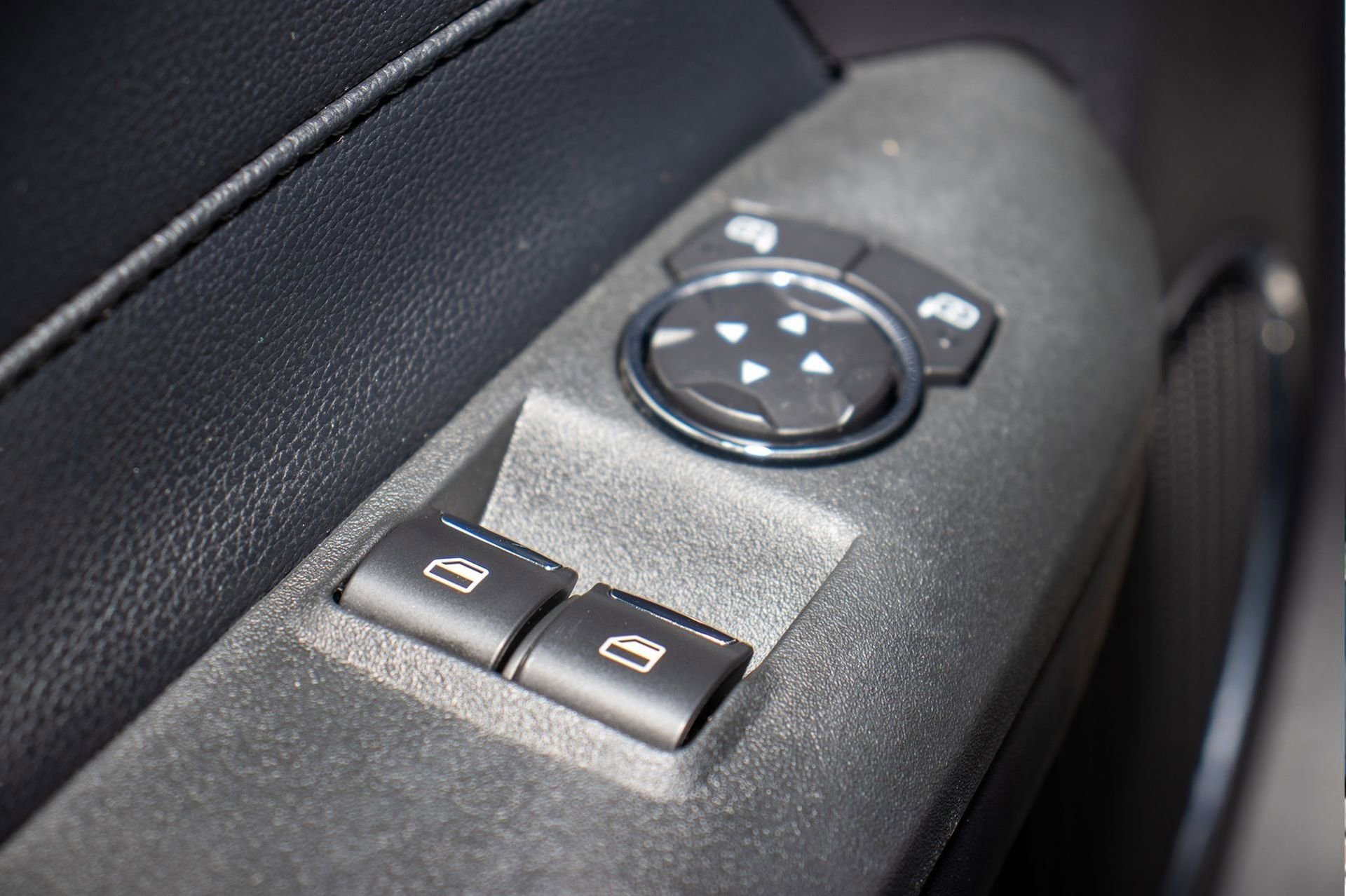 Used 2019 Ford Mustang Premium w/ Ecoboost Performance Package image 23