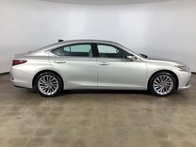 Used 2019 Lexus ES 350 w/ Accessory Package FWD image 4