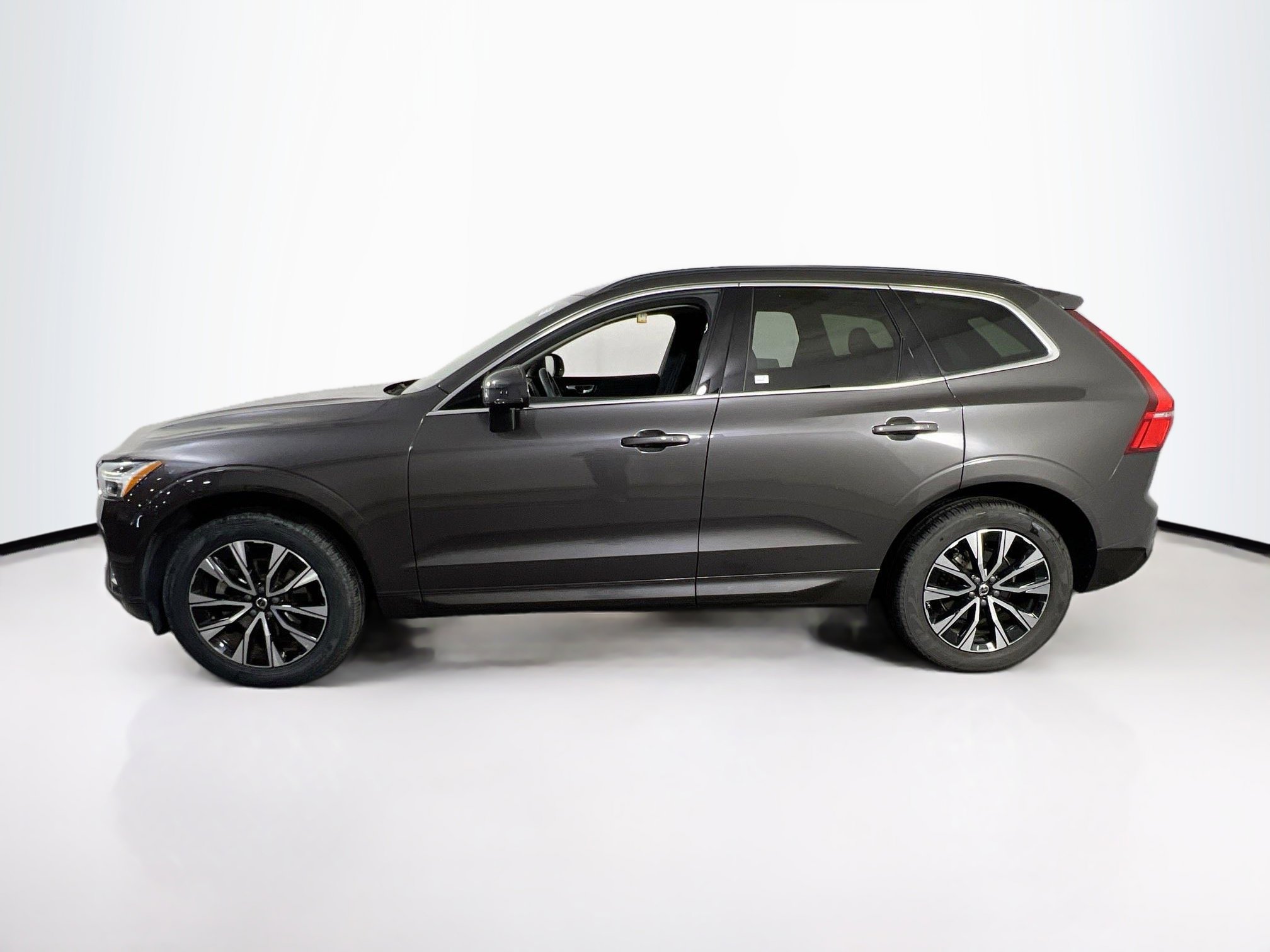 Used 2023 Volvo XC60 B5 Core w/ Protection Package Premier image 8
