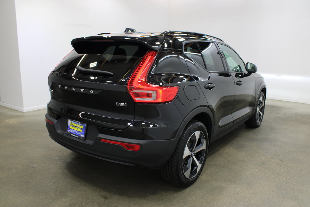 Used 2026 Volvo XC40 B5 Plus AWD/4WD image 5