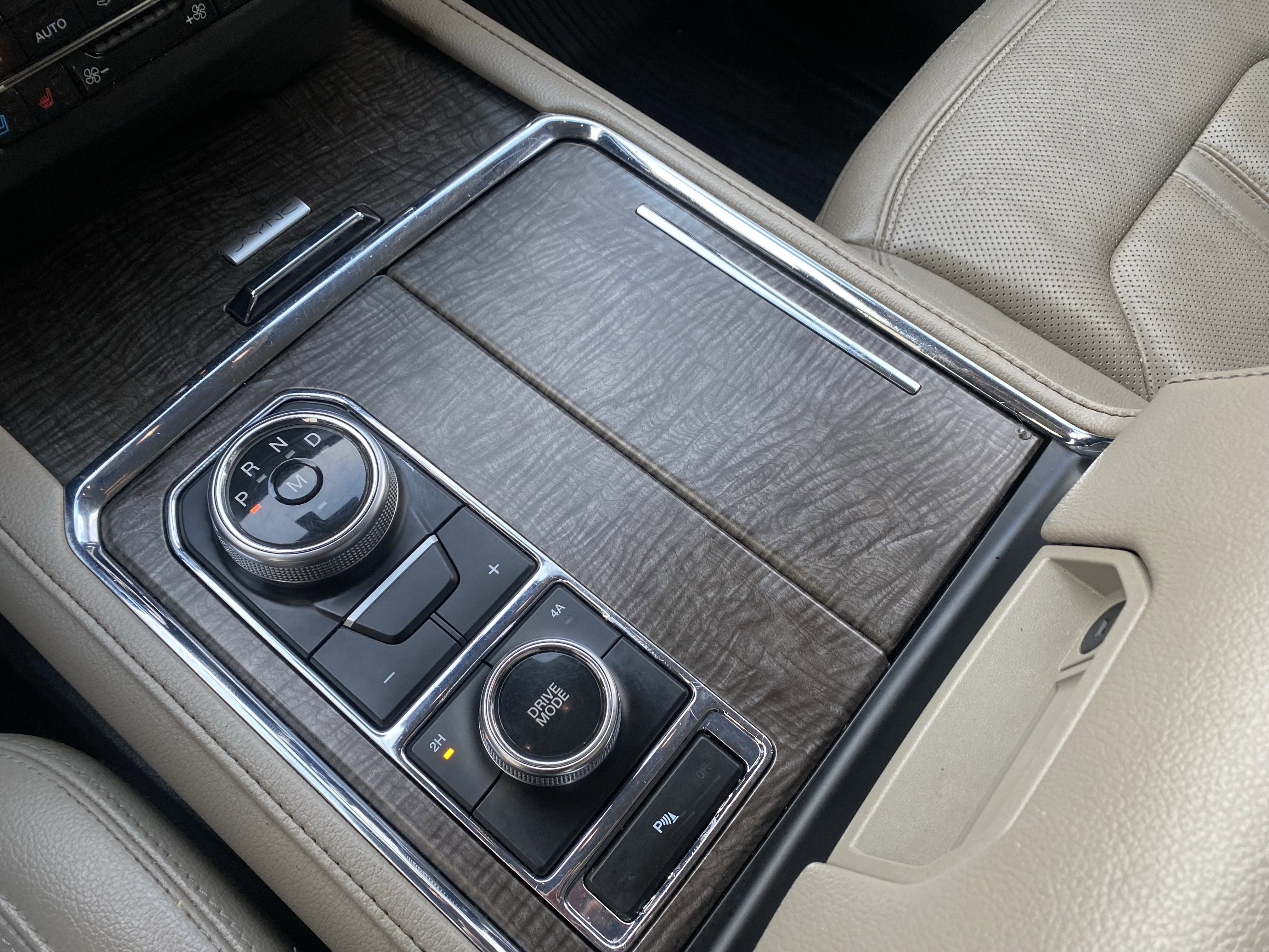 Used 2018 Ford Expedition Limited w/ Driver Assistance Package image 18