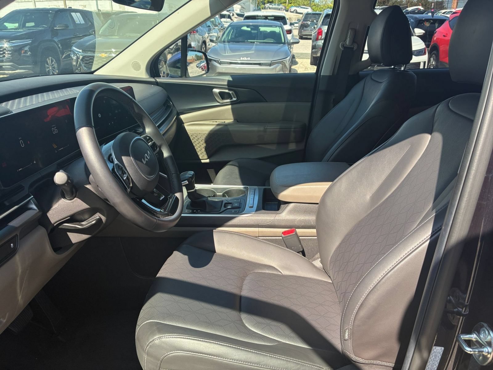 Used 2026 Kia Carnival FWD image 21