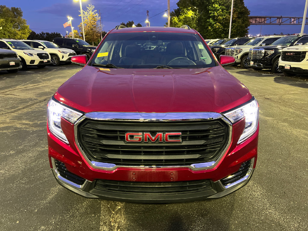 Used 2023 GMC Terrain SLE w/ Driver Convenience Package AWD/4WD image 3