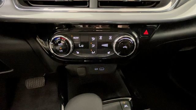 Used 2024 Chevrolet Trax LT w/ Driver Confidence Package FWD image 29