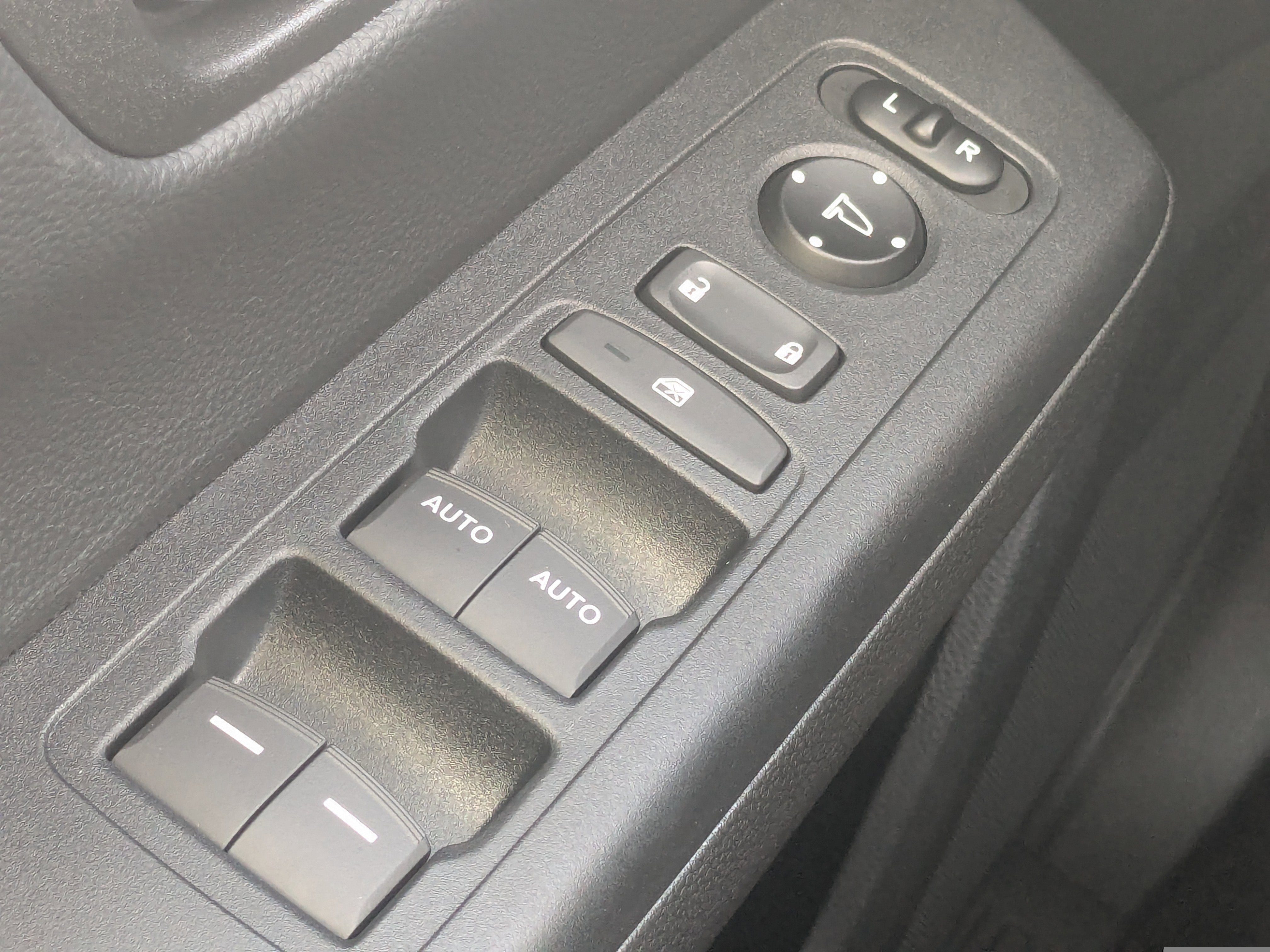 Used 2025 Honda CR-V EX image 28