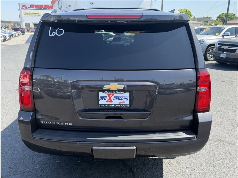 Used 2018 Chevrolet Suburban LT w/ Luxury Package RWD image 6