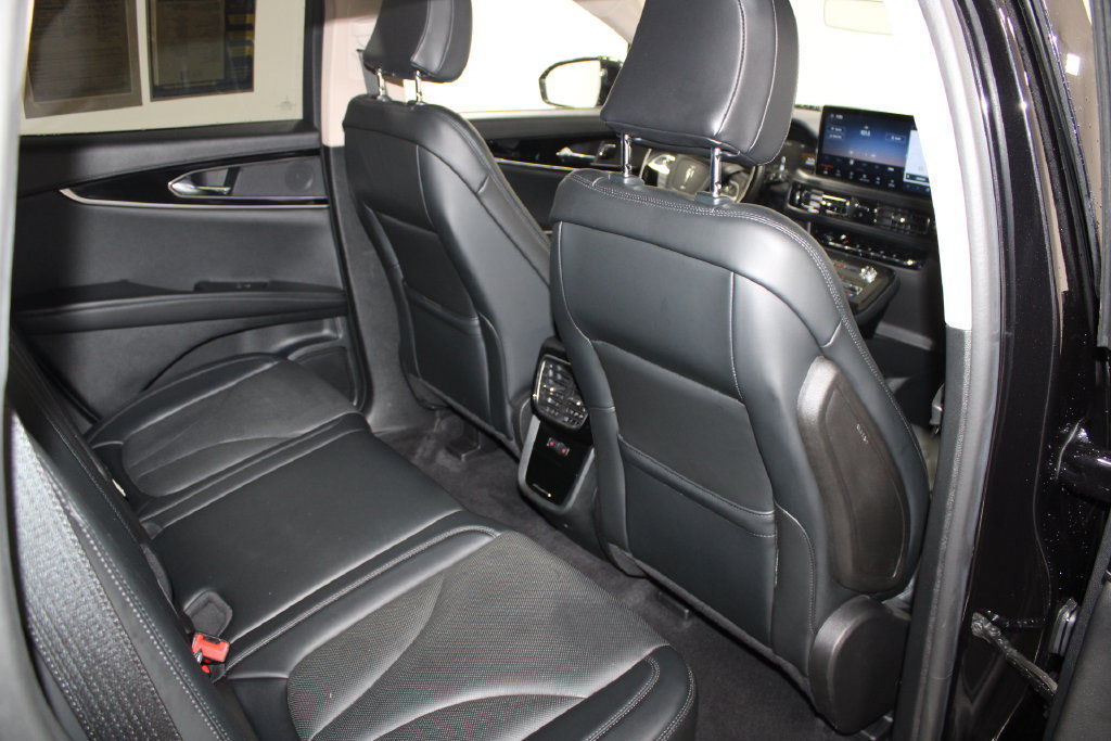 Used 2023 Lincoln Nautilus Reserve AWD/4WD image 34