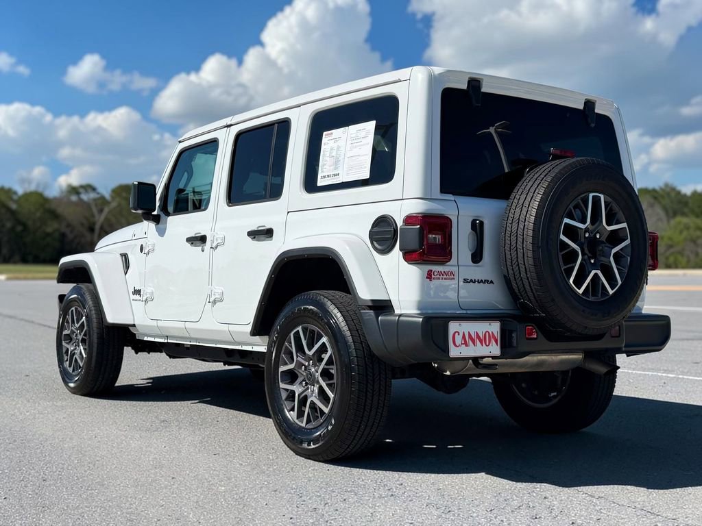 Used 2025 Jeep Wrangler Unlimited Sahara AWD/4WD image 7