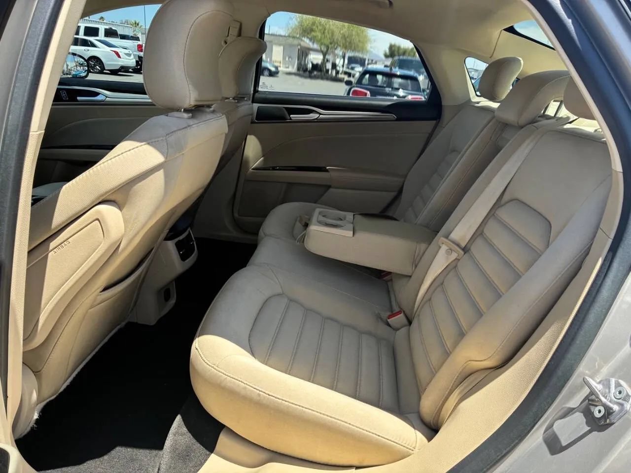 Used 2015 Ford Fusion SE FWD image 19