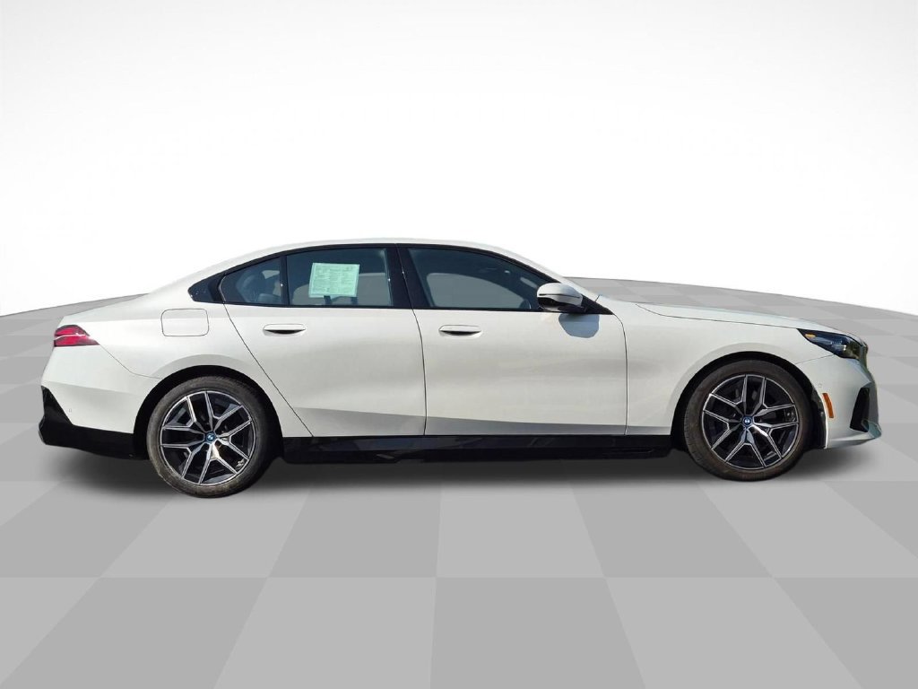 Used 2024 BMW i5 eDrive40i w/ M Sport Package RWD image 2