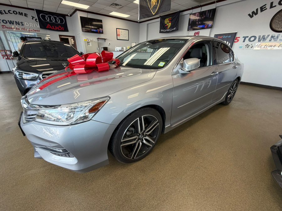 Used 2017 Honda Accord Touring image 6