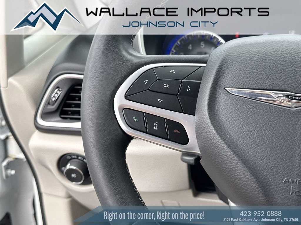 Used 2022 Chrysler Pacifica Touring-L FWD image 29