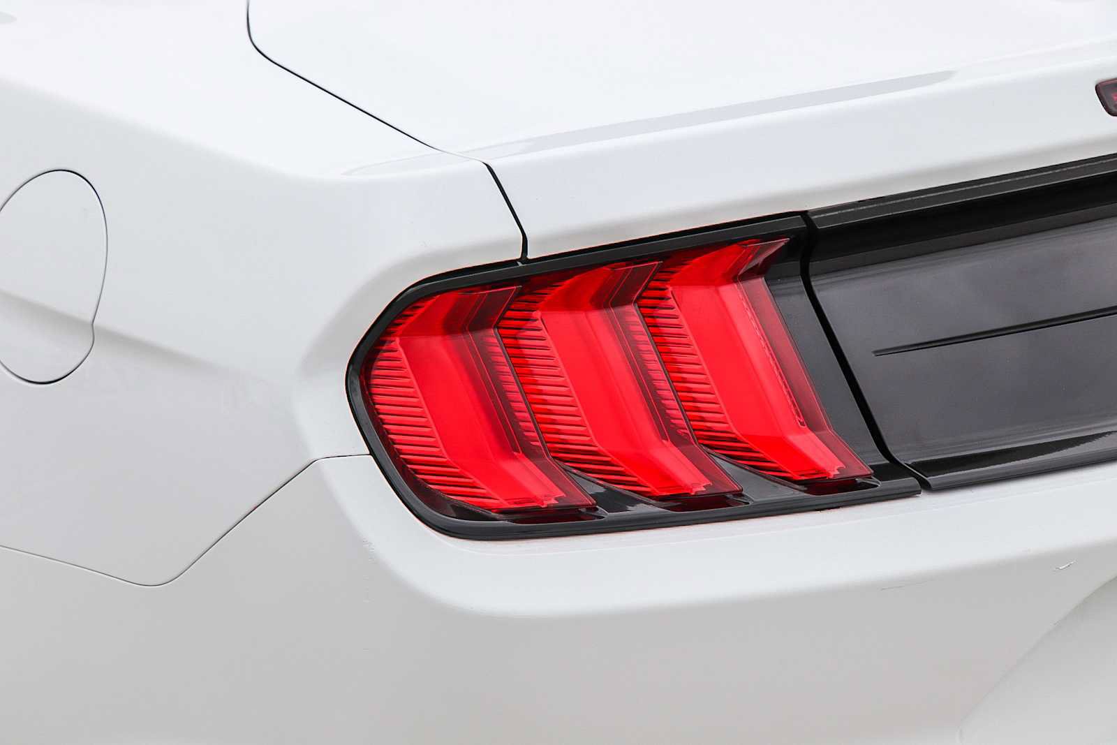 Used 2022 Ford Mustang Convertible RWD image 9