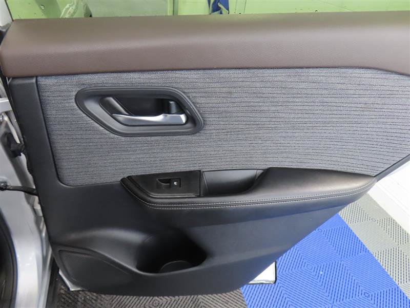 Used 2023 Nissan Rogue SV AWD/4WD image 32