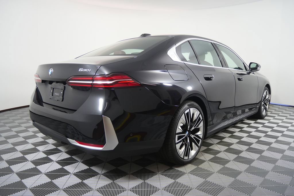Certified 2025 BMW 530i image 3