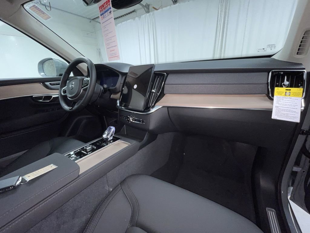 New 2026 Volvo XC90 B6 Plus w/ Protection Package Premier image 8