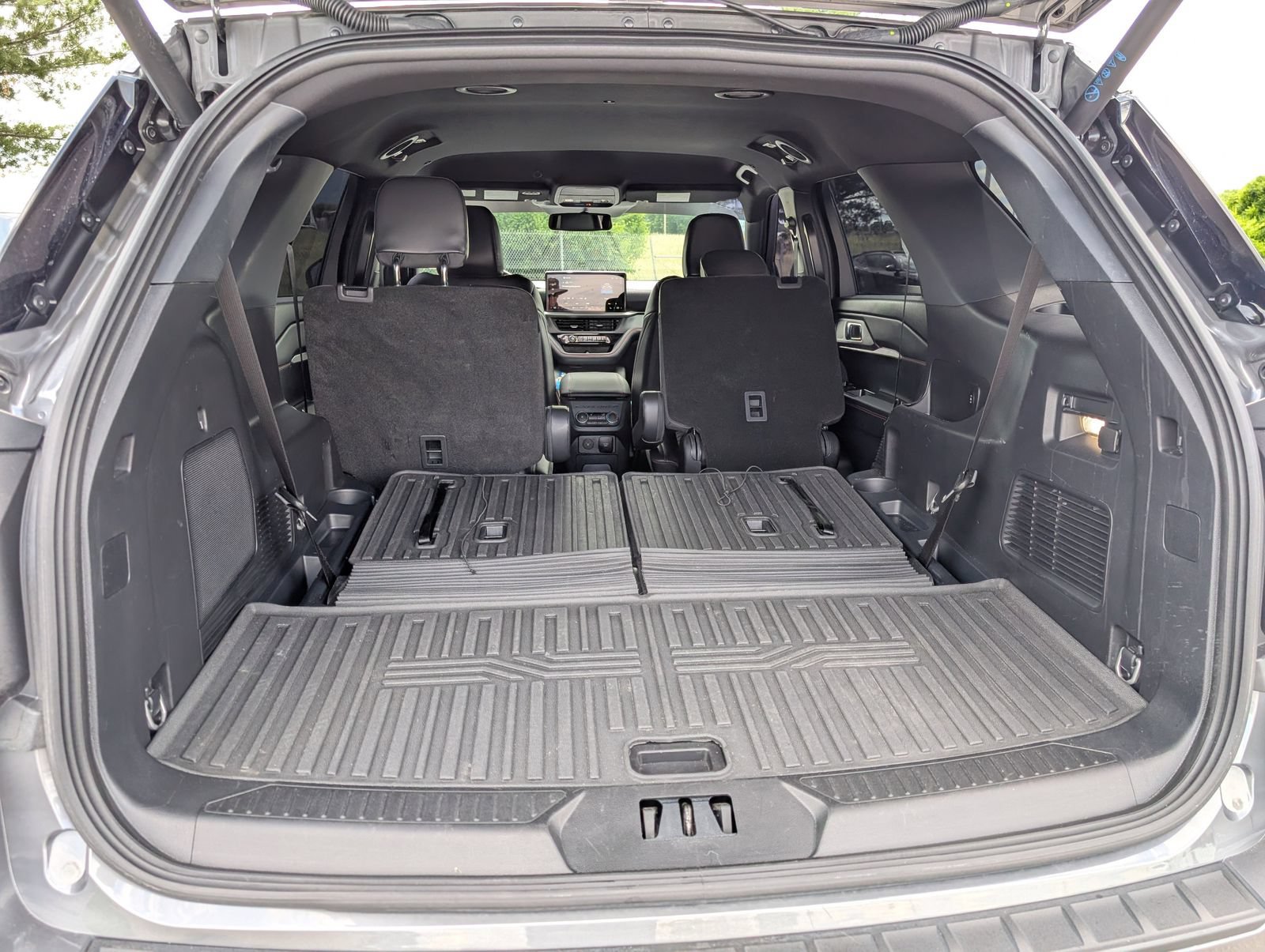 Used 2025 Ford Explorer ST-Line w/ Premium Package RWD image 25