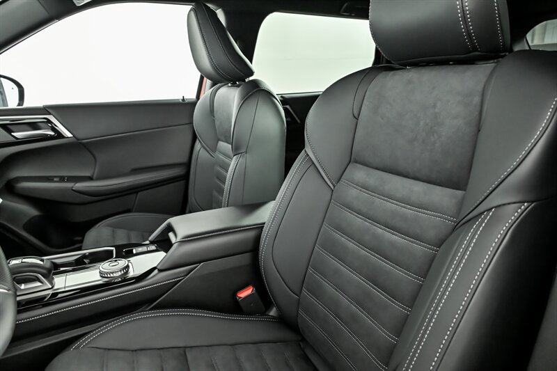 New 2026 Mitsubishi Outlander LE FWD image 15