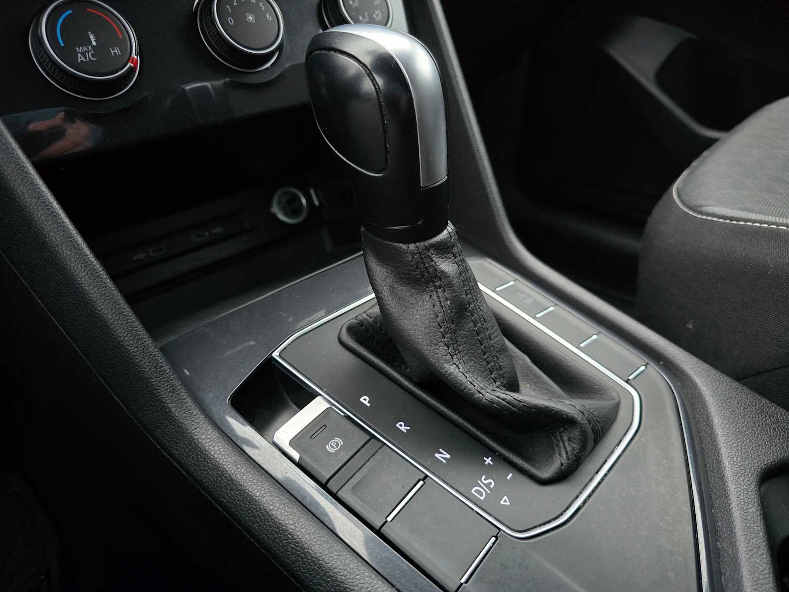 Used 2021 Volkswagen Tiguan S image 30