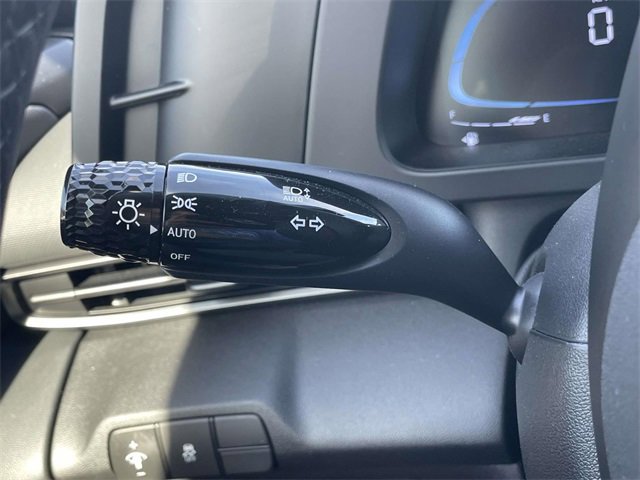 Certified 2025 Hyundai Elantra Sport image 19