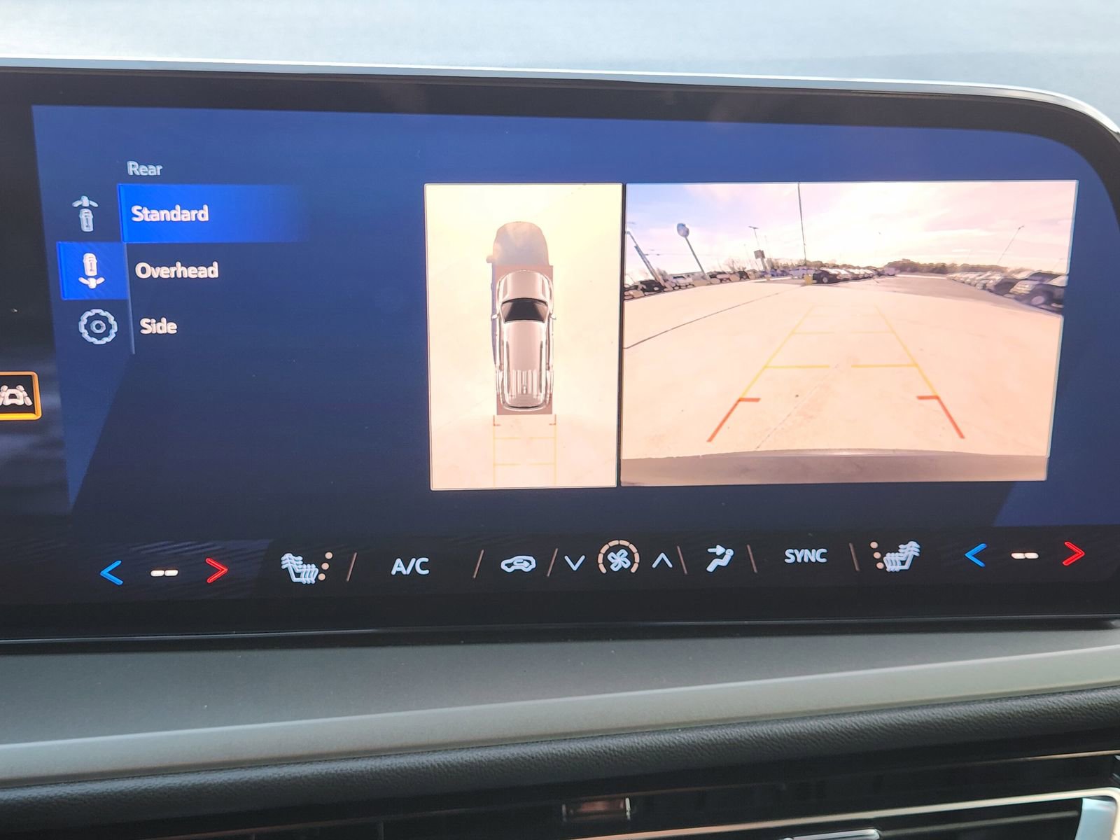 Used 2024 Chevrolet Traverse LT w/ Midnight/Sport Edition image 19