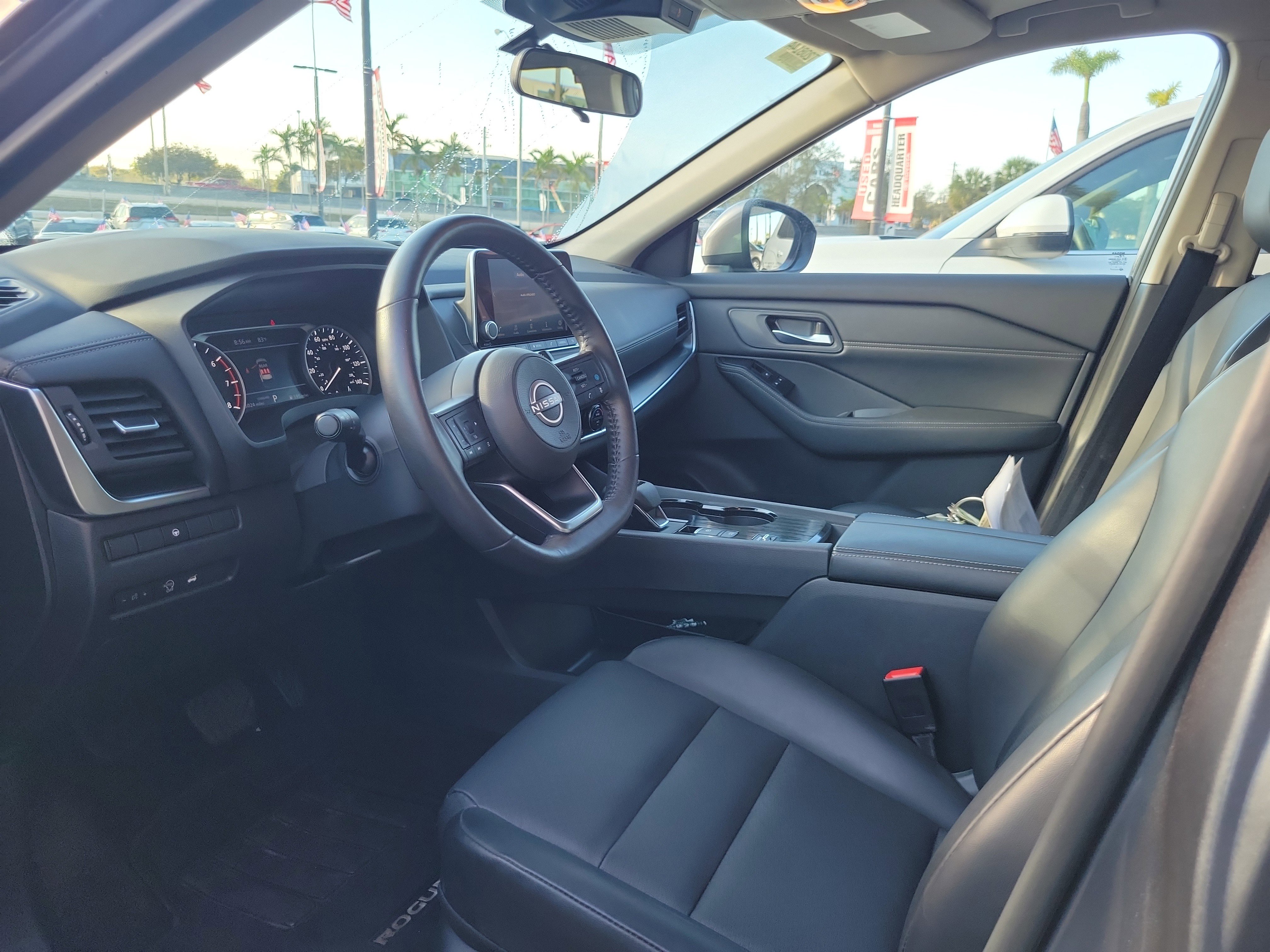 Used 2024 Nissan Rogue SV w/ SV Premium Package image 16