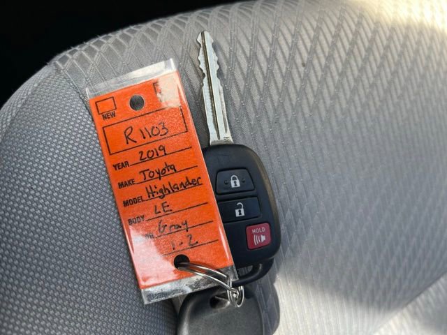 Used 2019 Toyota Highlander LE image 12