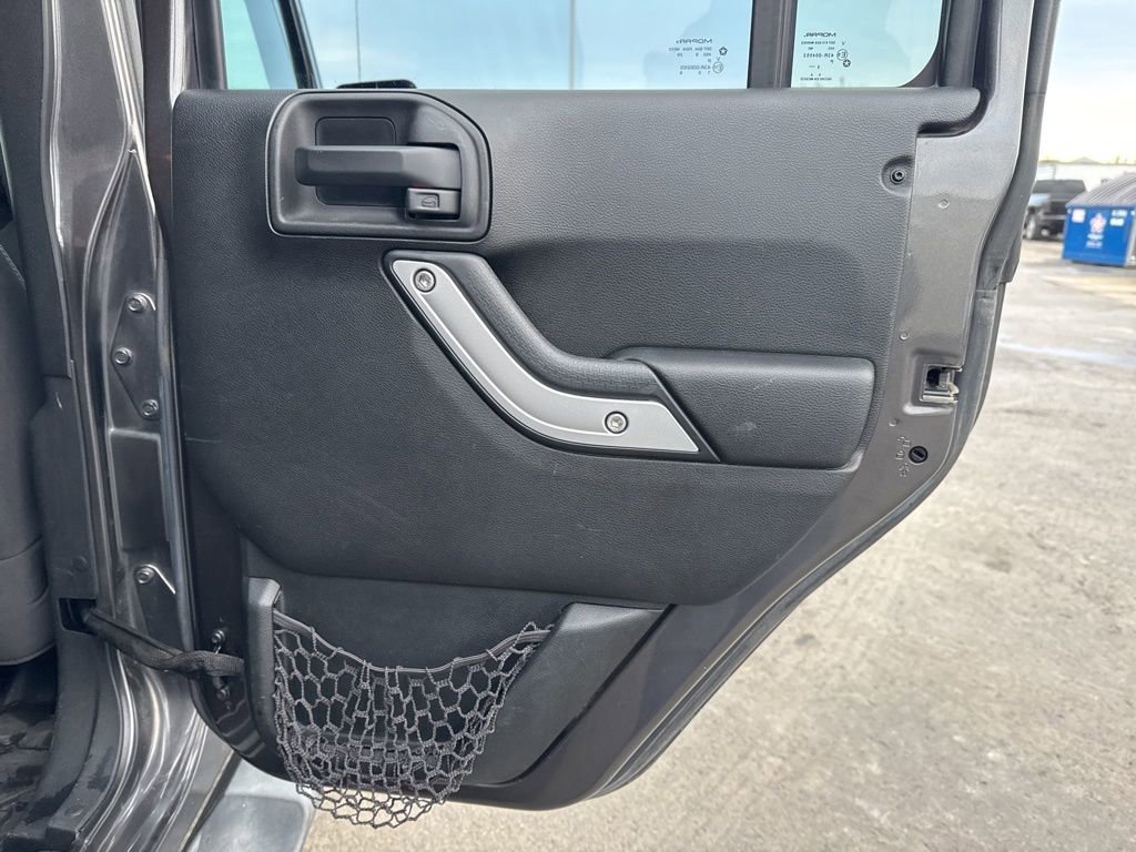 Used 2017 Jeep Wrangler Unlimited Sahara image 32