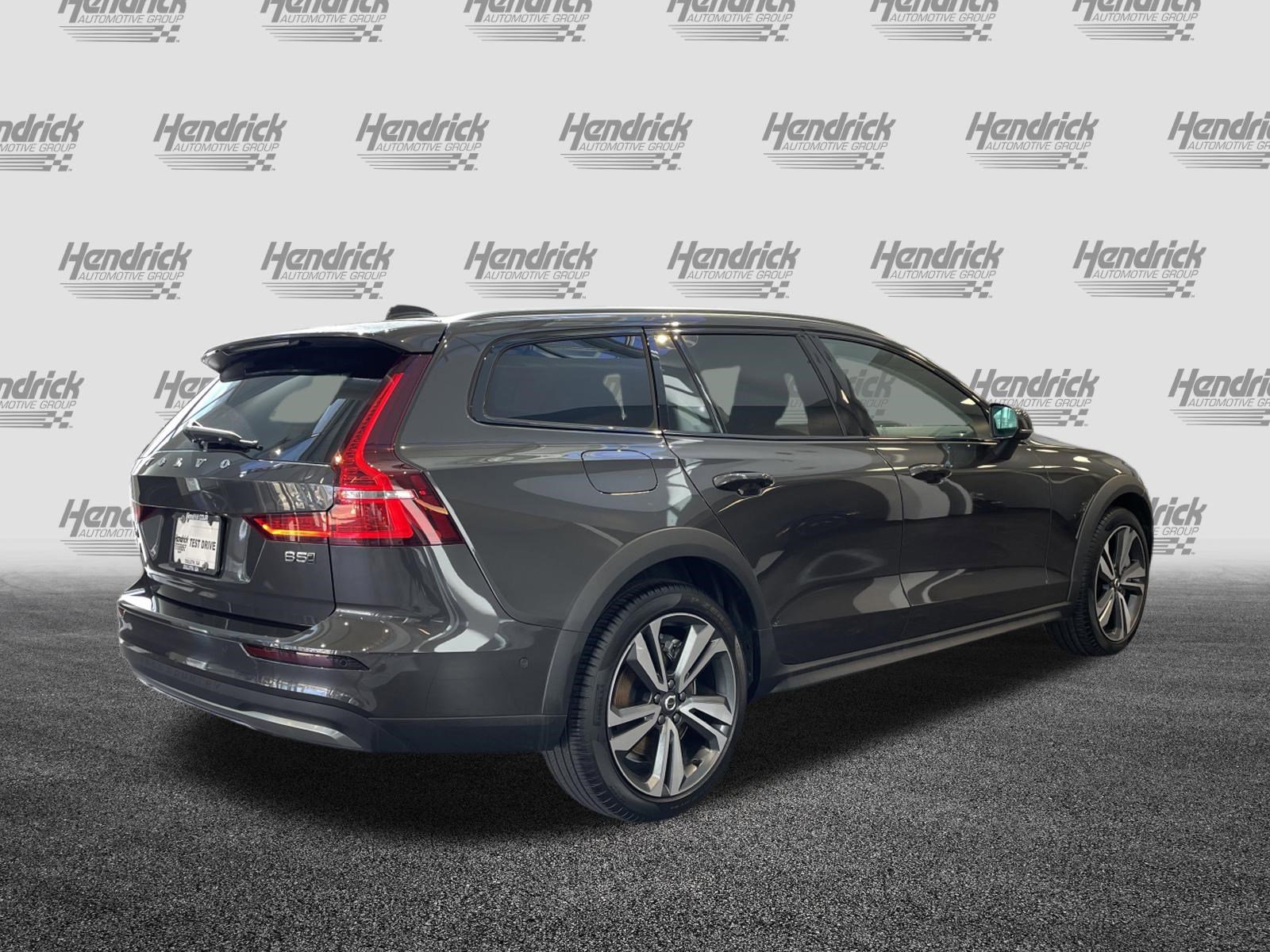 Used 2025 Volvo V60 B5 Cross Country Plus AWD/4WD image 10