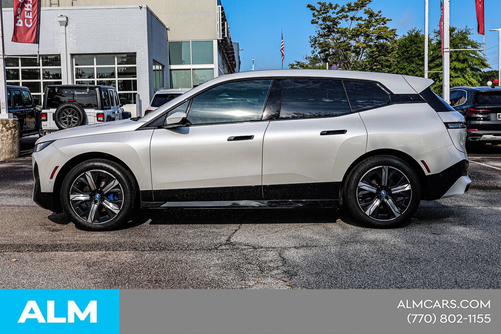 Used 2025 BMW iX xDrive50 AWD/4WD image 9