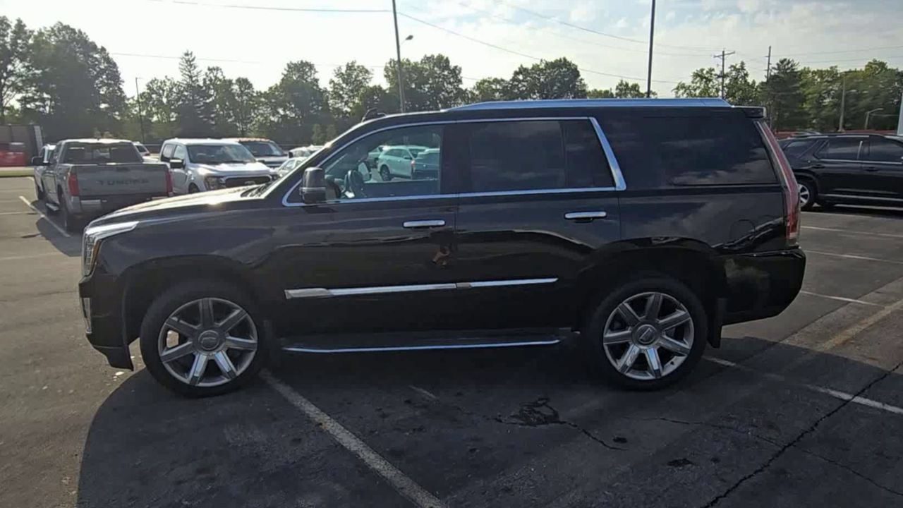 Used 2016 Cadillac Escalade Luxury AWD/4WD image 6