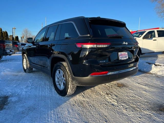 Used 2023 Jeep Grand Cherokee Laredo image 3