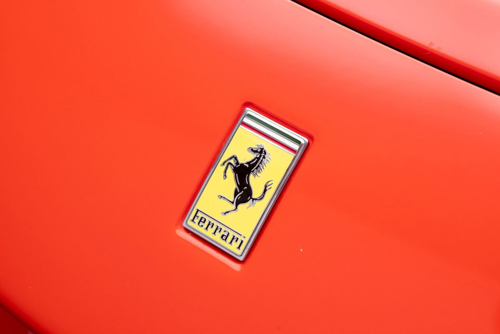 Used 2025 Ferrari SF90 Spider image 21