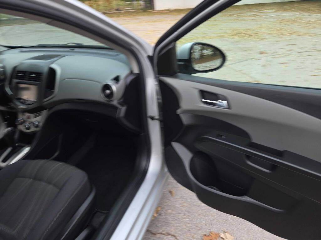 Used 2016 Chevrolet Sonic LT image 22