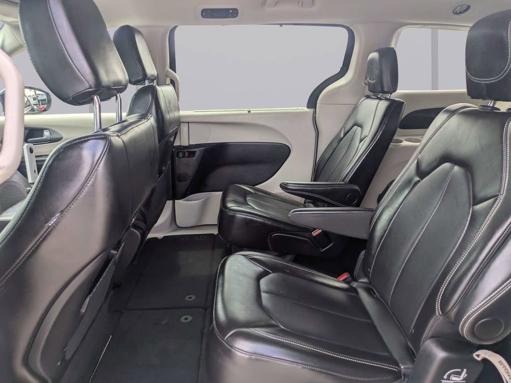 Used 2024 Chrysler Pacifica Touring-L FWD image 14