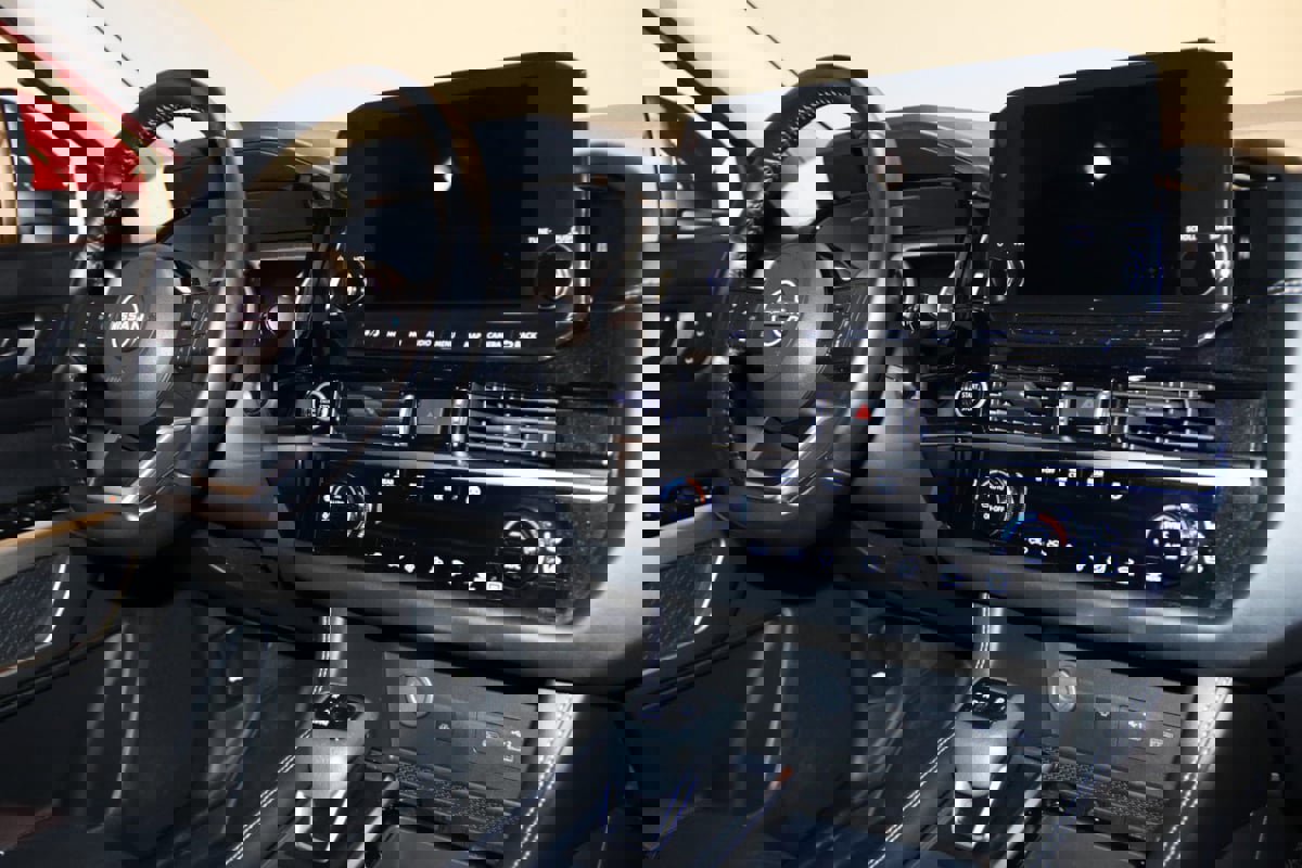 Used 2022 Nissan Pathfinder Platinum w/ Cargo Package image 61