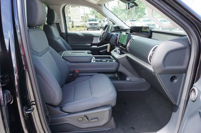 New 2027 Ford Expedition Active RWD image 3