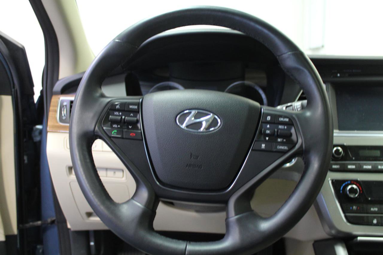 Used 2015 Hyundai Sonata Limited w/ Option Group 06 FWD image 8