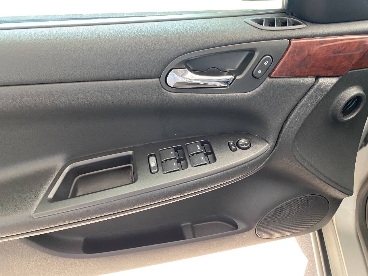 Used 2007 Chevrolet Impala LS FWD image 24