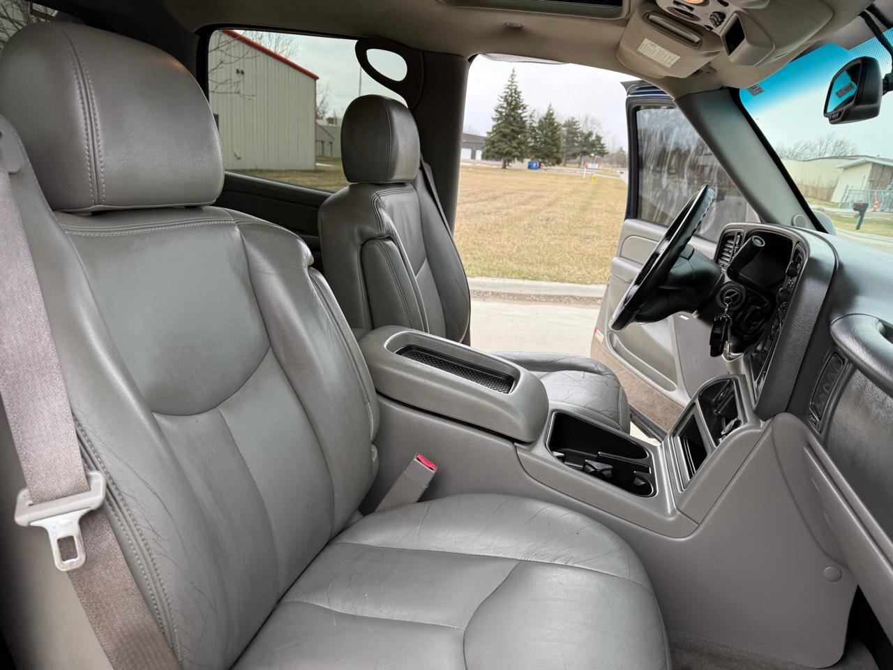 Used 2005 Chevrolet Avalanche Z71 w/ Sun And Sound Package image 28