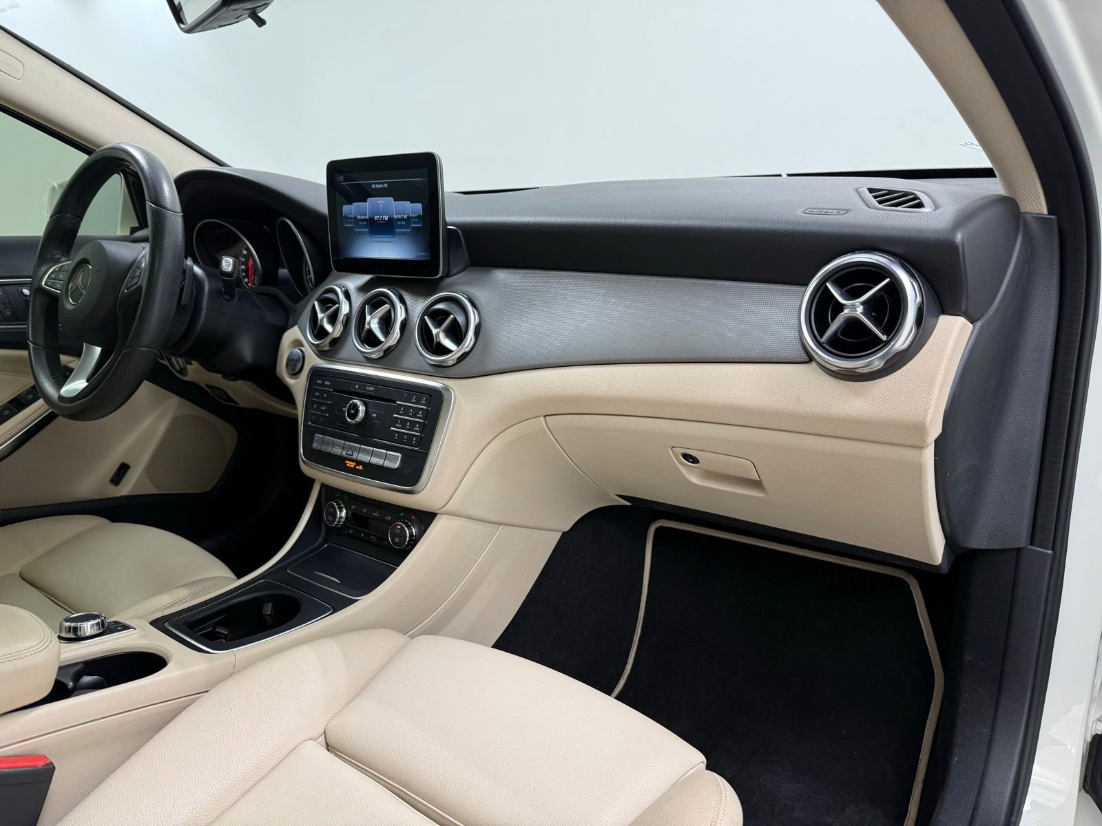 Used 2018 Mercedes-Benz GLA 250 image 32