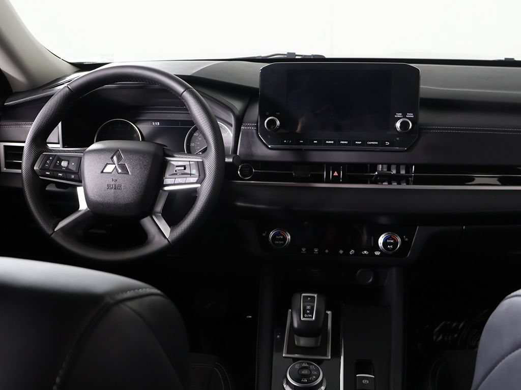 Used 2024 Mitsubishi Outlander SE AWD/4WD image 34