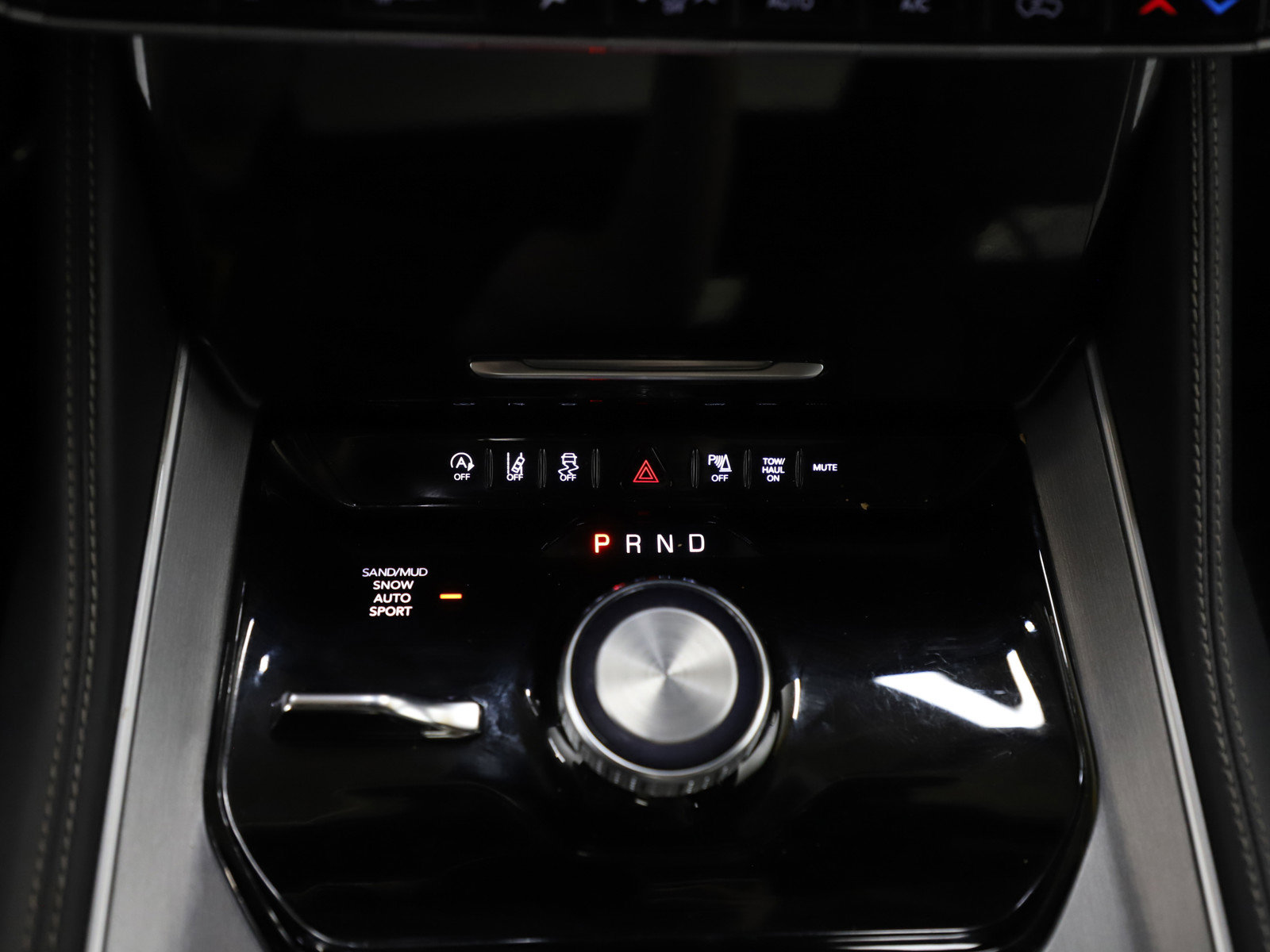 Used 2025 Jeep Wagoneer L Series II w/ Premium Group I AWD/4WD image 26