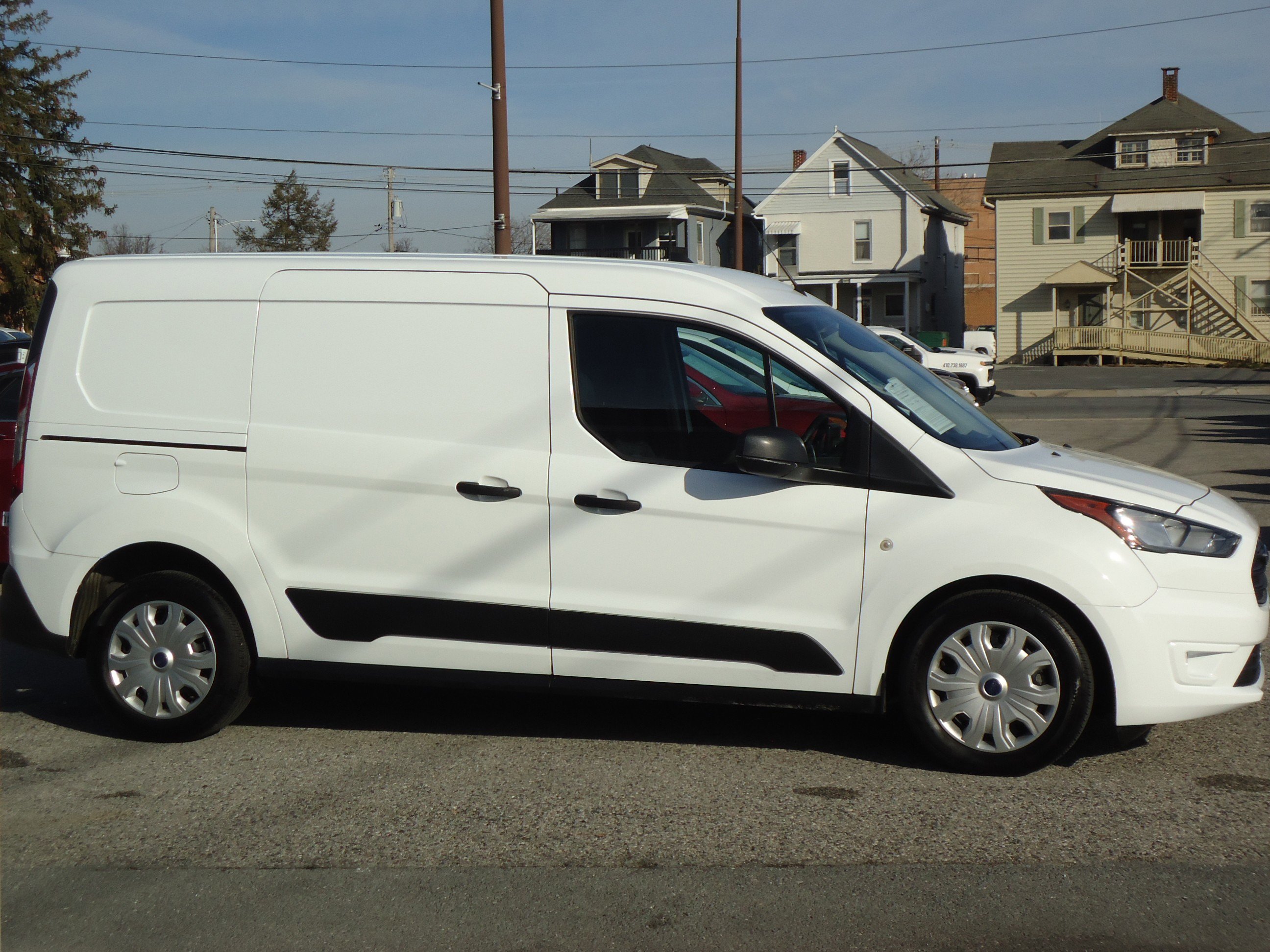 Used 2023 Ford Transit Connect XLT image 2