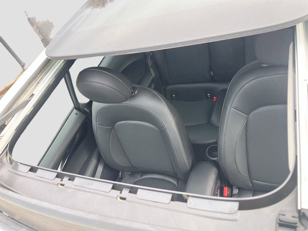 Used 2023 MINI Cooper 2-Door Hardtop image 21