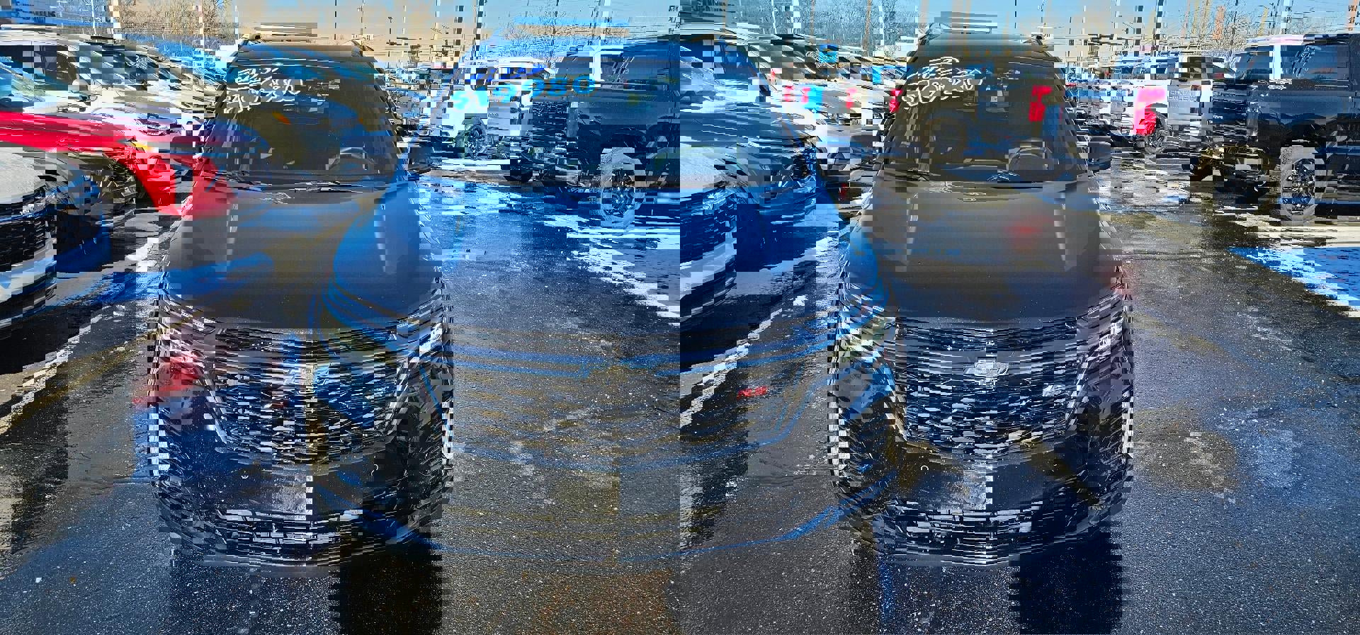 Used 2023 Chevrolet Equinox RS image 2